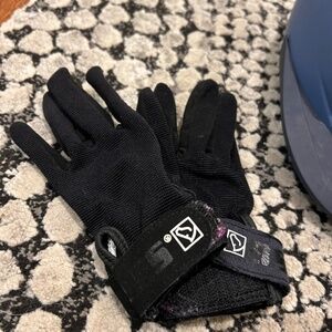 Youth equestrian gloves
